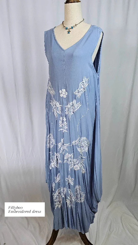 Fillyboo - Story Of Seeker Maxi Dress in Blue Floral size Small